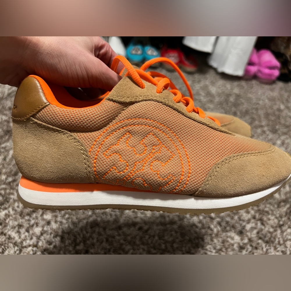 Preowned Tory Burch sneakers size 7.